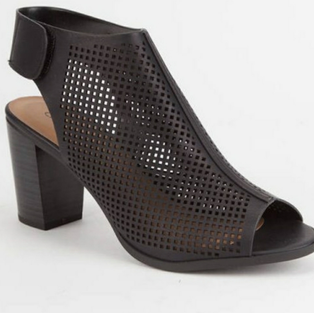 City Classified Black Perforated Peep Toe Sandals 5.5
